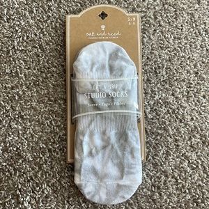 Oak and Reed Yoga Grip Socks